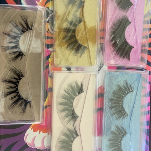 I’m selling lashes there is 5 styles and each have 6 they are brand new not open - Picture 2 of 2